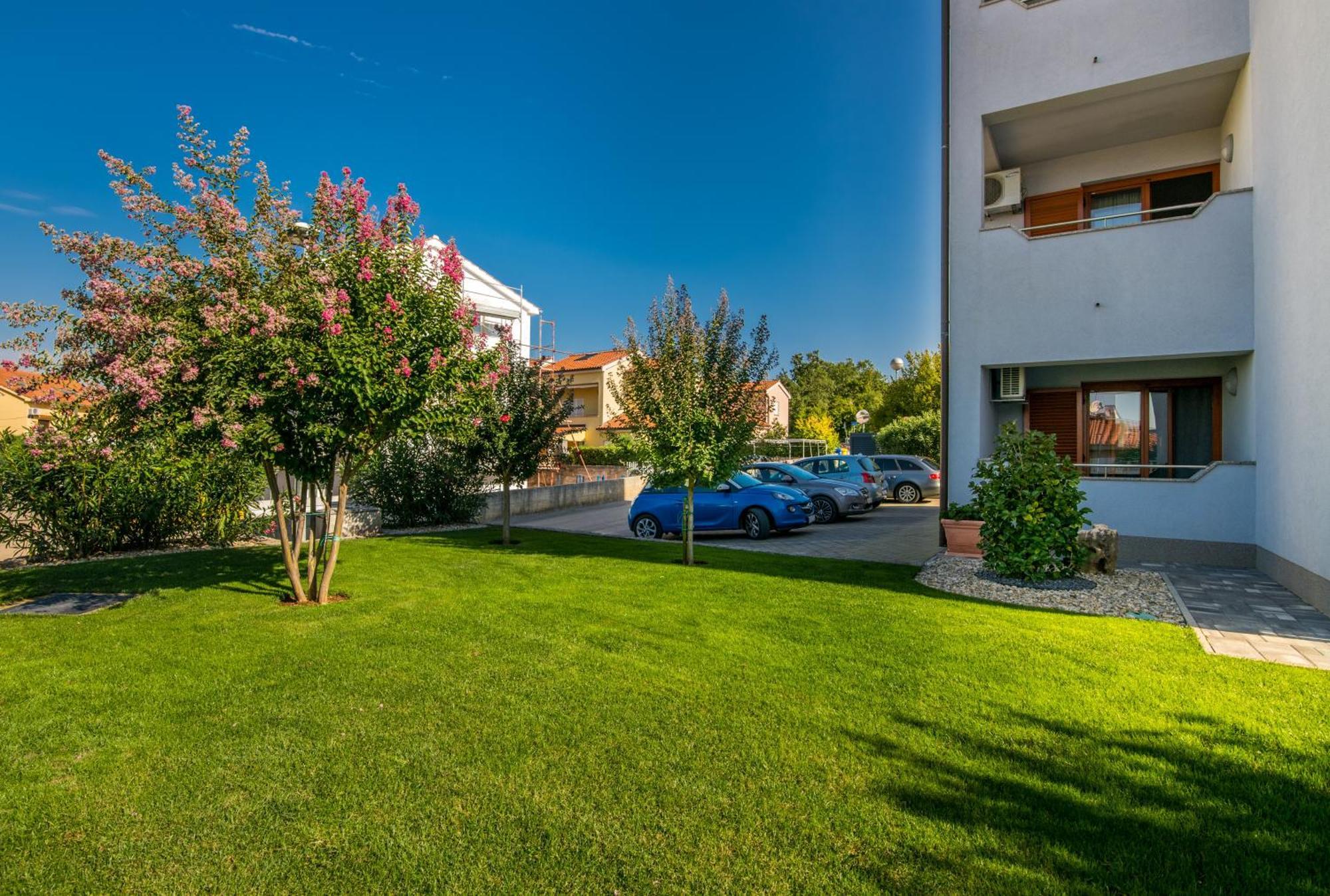 Apartments Kvarner Malinska Buitenkant foto