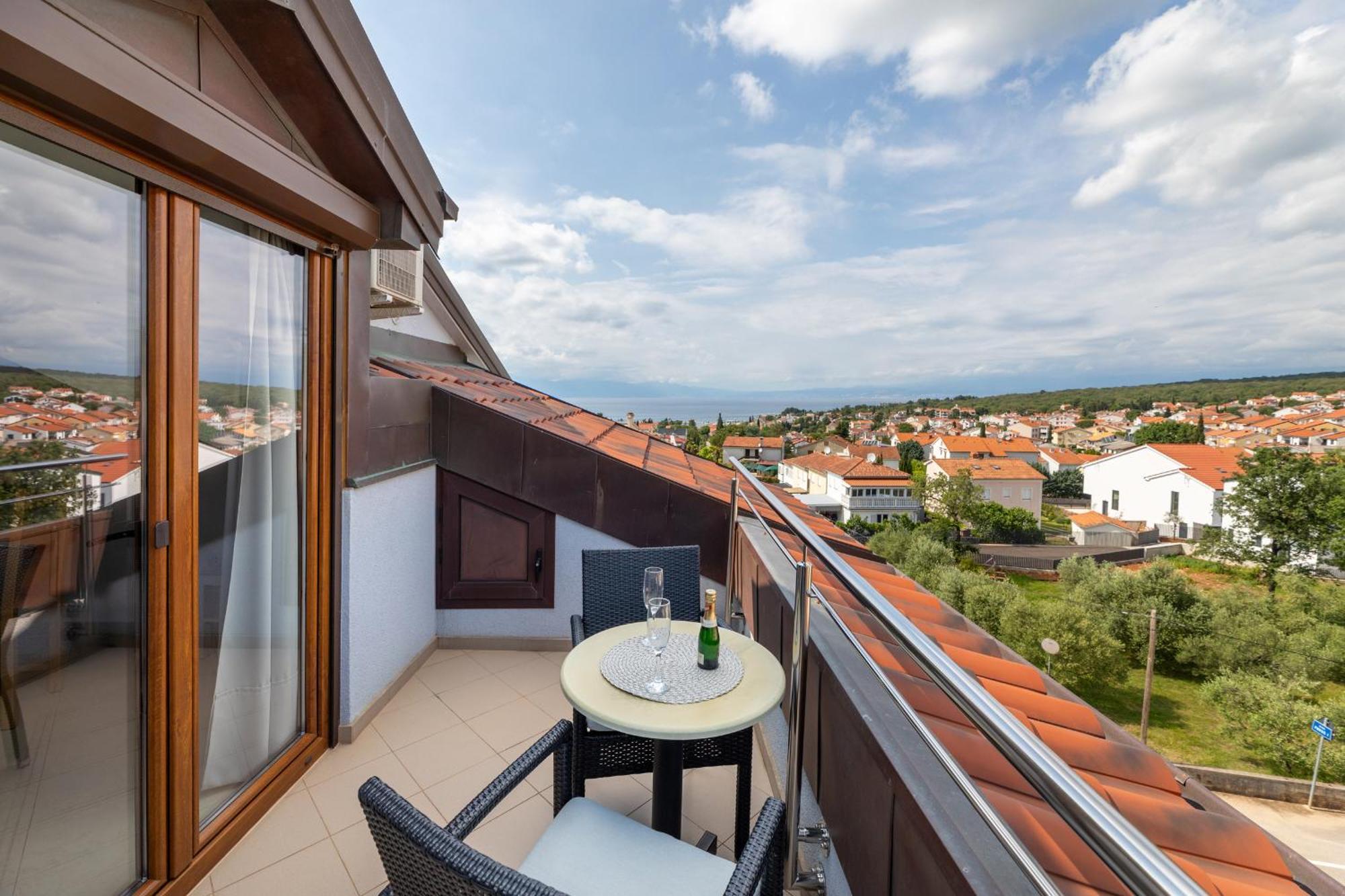 Apartments Kvarner Malinska Buitenkant foto