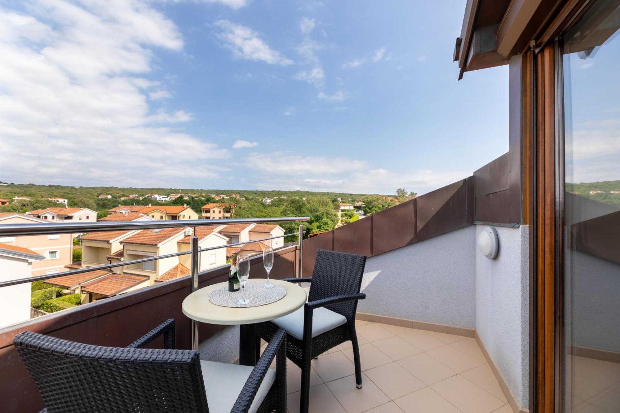 Apartments Kvarner Malinska Buitenkant foto